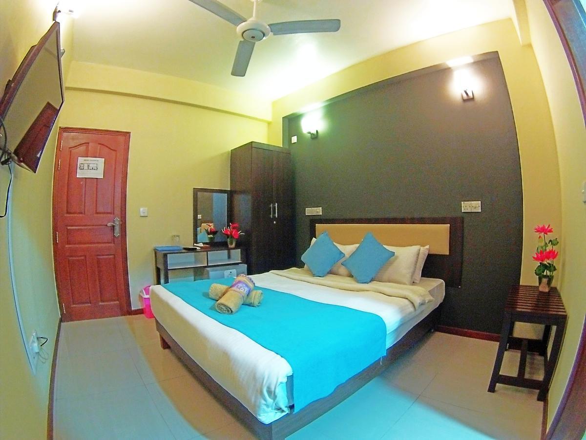 Seasunbeach Hotel Maldives Hulhumalé Buitenkant foto