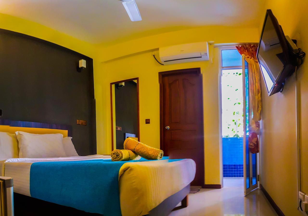 Seasunbeach Hotel Maldives Hulhumalé Buitenkant foto