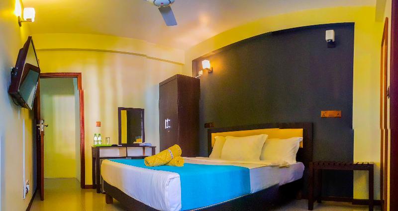 Seasunbeach Hotel Maldives Hulhumalé Buitenkant foto